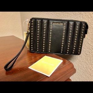 NWT Michael Kors Brooklyn Grommet MD Wristlet